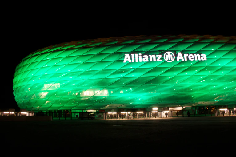 St. Patrick's Day 2014 - Greening München  Allianz Arena in Grün — © Foto: D.I.F. e.V. / Fotograf Andreas Kotowski