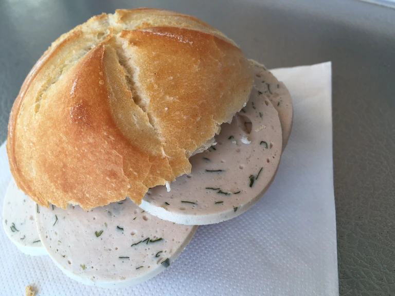 wurstsemmel gelbwurst brotzeit essen — © Danke an Metzgerei Friedl auf dem Viktualienmarkt