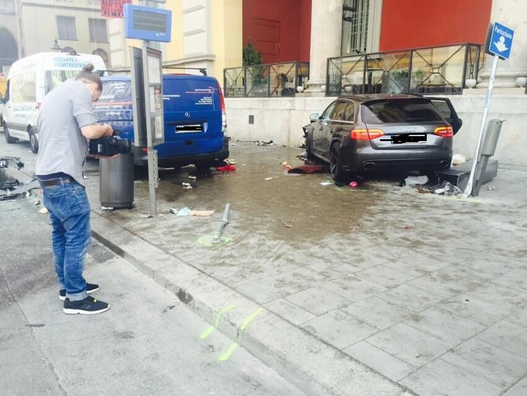 Verwüstung nach dem tragischen Unfall an der Staatsoper in München — © Verwüstung nach dem tragischen Unfall an der Staatsoper in München