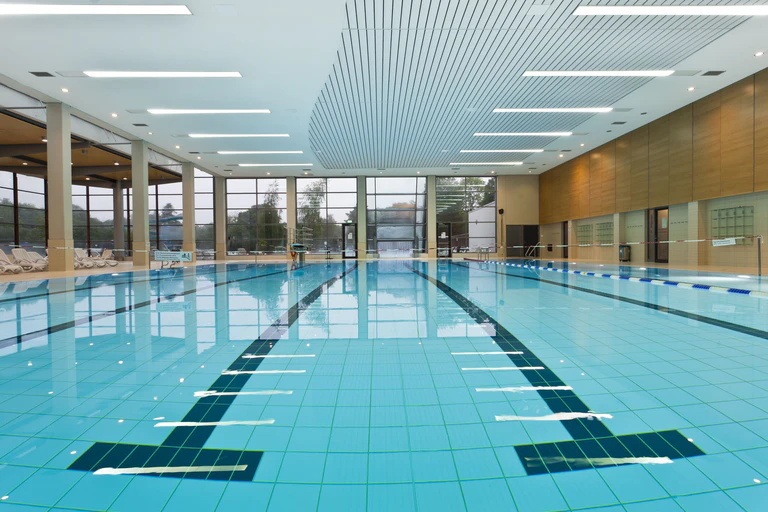 Schwimmbecken vom Michaelibad — © Foto: Stadtwerke München
