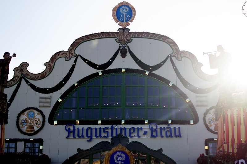 augustiner festhalle oktoberfest wiesn münchen zelt vorne