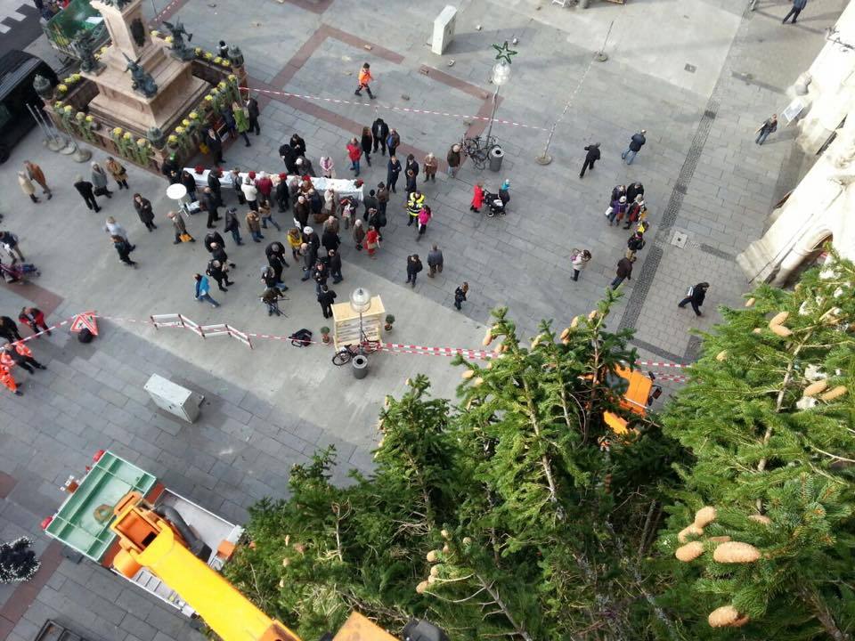 marienplatz christbaum steht