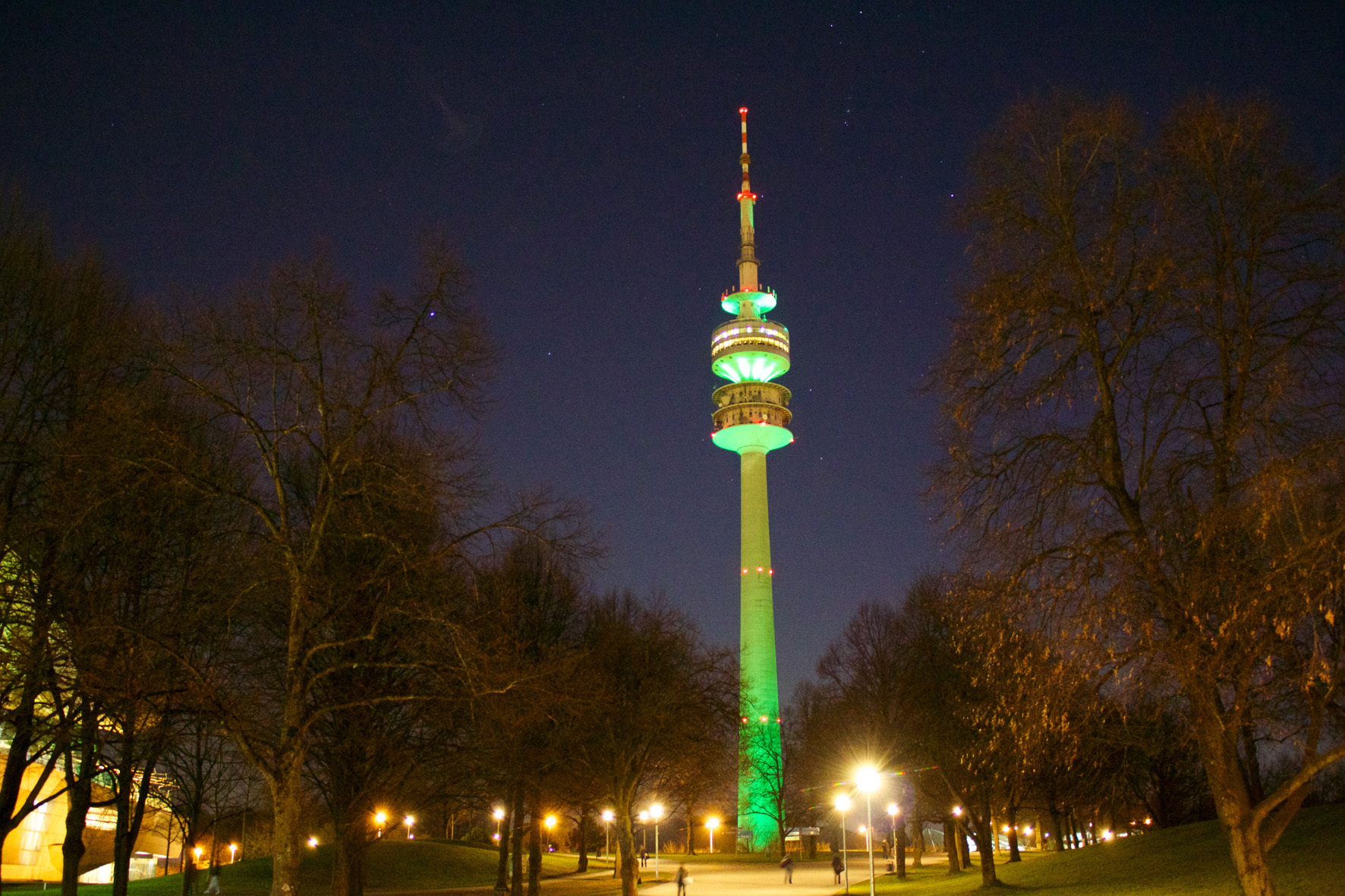 St. Patrick's Day 2014 - Greening München Blick auf den Olympiaturm, St. Patrick's Day 2014 - Greening München Blick auf den Olympiaturm ©D.I.F. e.V. / Fotograf Andreas Kotowski