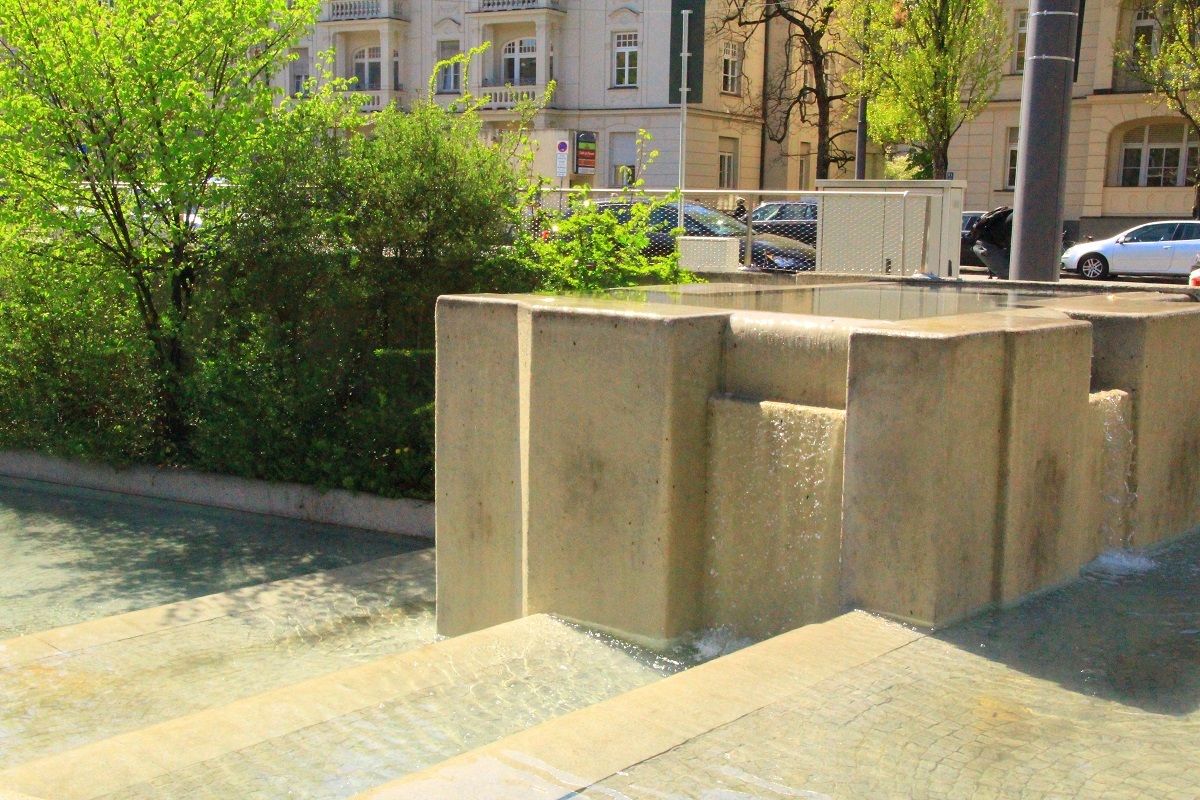 Der Kaskadenbrunnen an der Münchner Freiheit