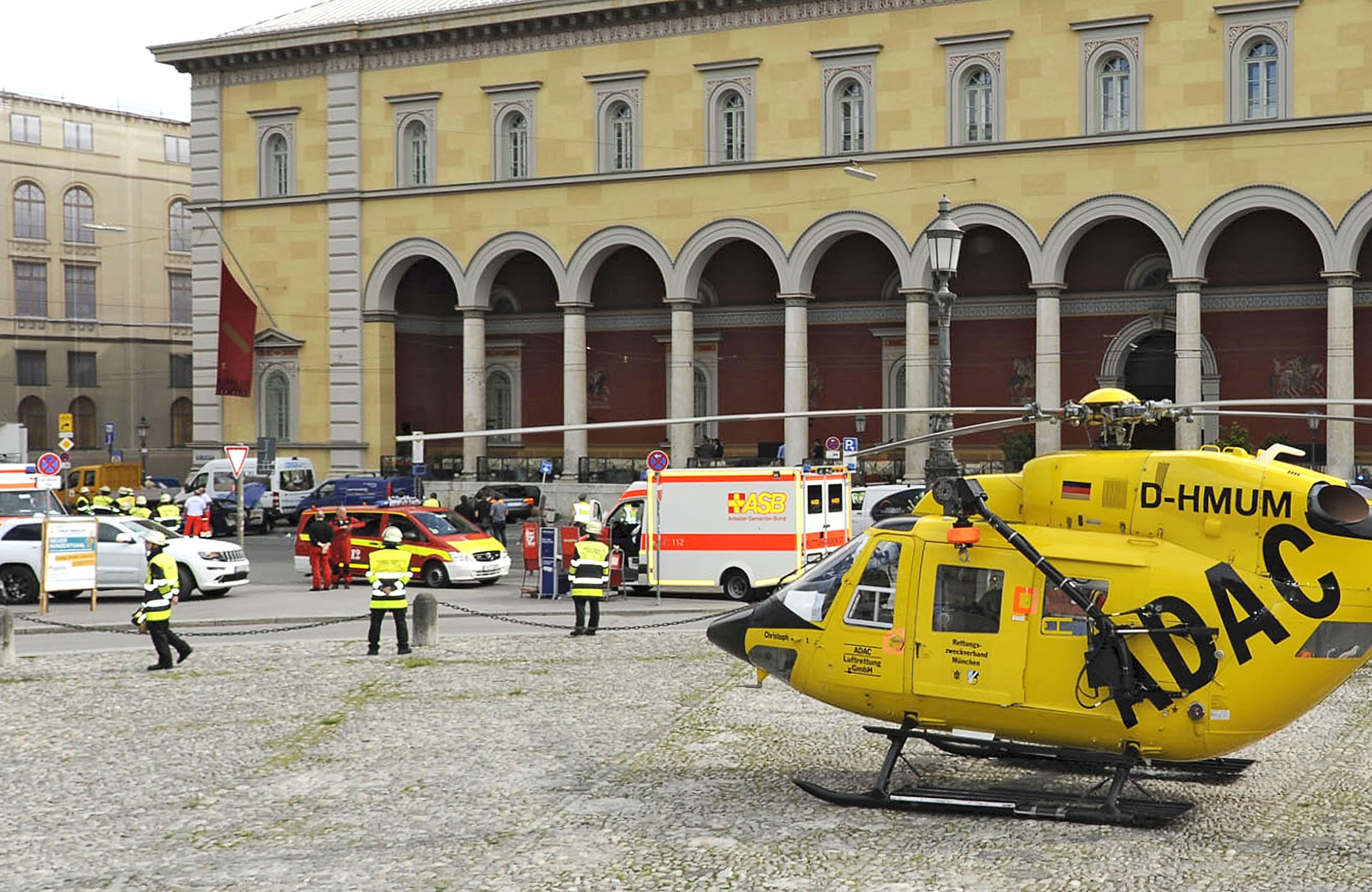 Berufsfeuerwehr: Unfall an der Oper ADAC Helikopter, Foto: Berufsfeuerwehr München