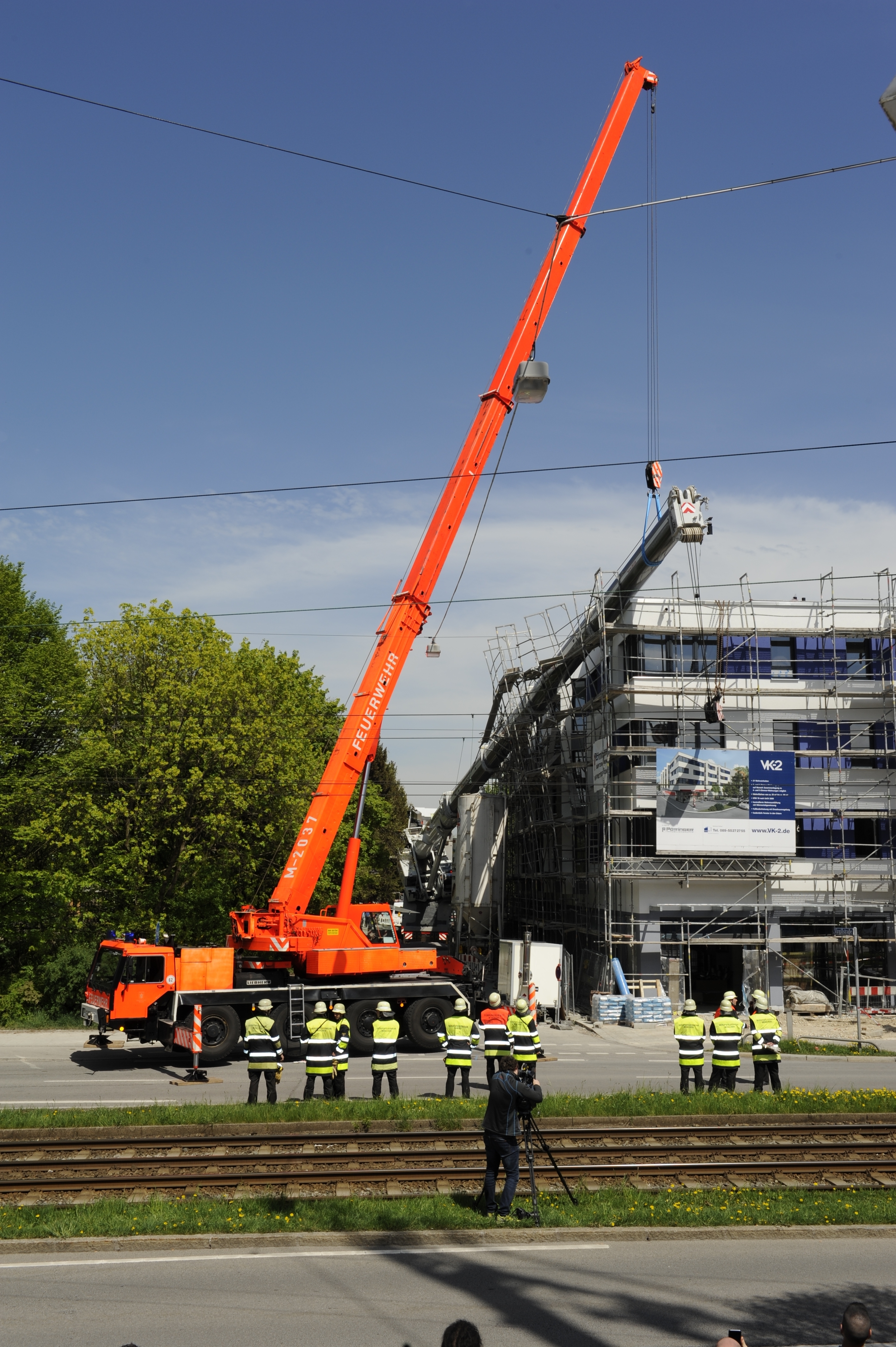Umgestürzter Kran in der Kreillerstraße, Foto: Berufsfeuerwehr München