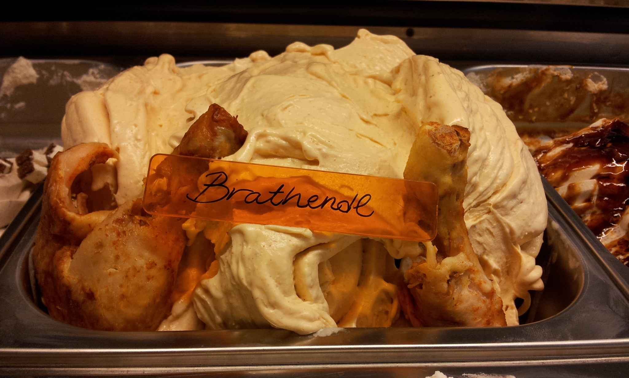 Beim verrückten Eismacher gibt es sogar Brathendl-Eis., Beim verrückten Eismacher gibt es sogar Brathendl-Eis. Foto: Der verrückte Eismacher