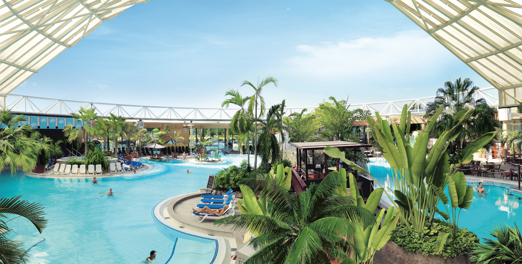 Die Innenansicht der Therme Erding mit geöffneter Glaskuppel, Foto: Therme Erding