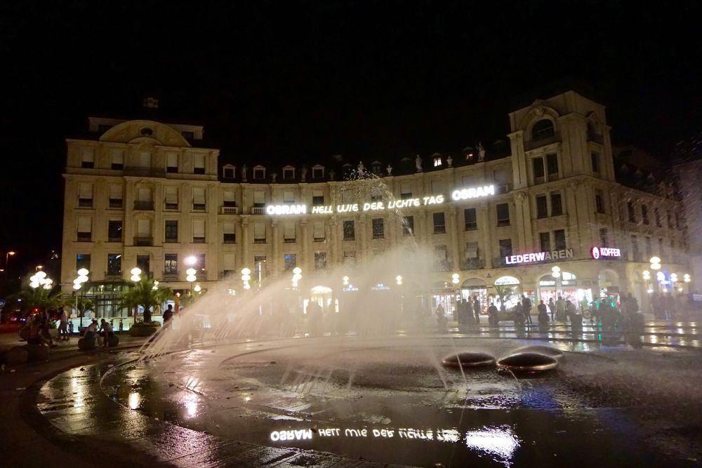 Brunnen auf dem Karlsplatz Stachus in München, Die Brunnen auf dem Karlsplatz - Foto:  Dirk Schiff/Portraitiert.de