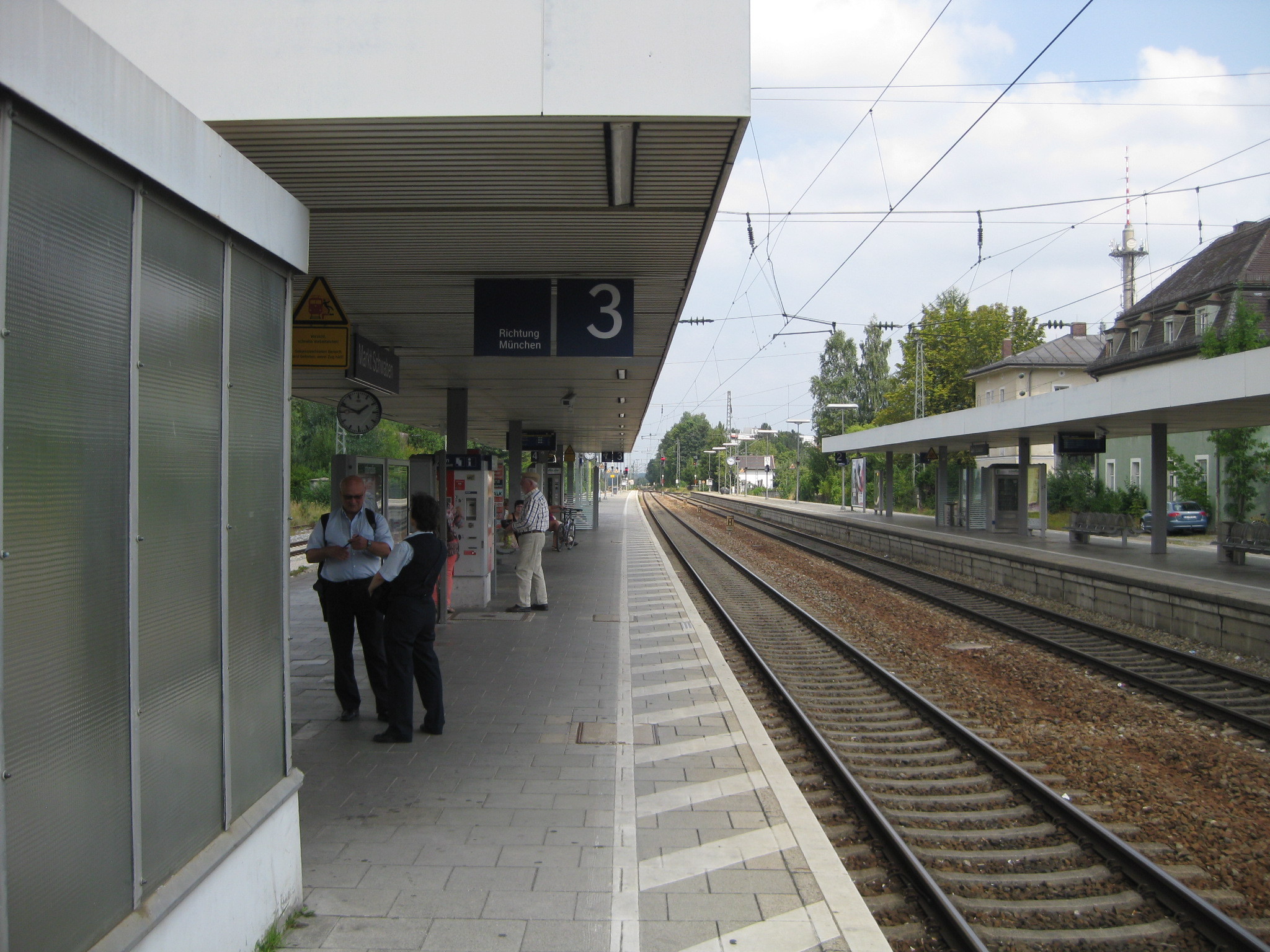 Bahnsteig Kinderwagen wird unter Zug gezogen, Tatort Bahnsteig - Foto: Bundespolizei