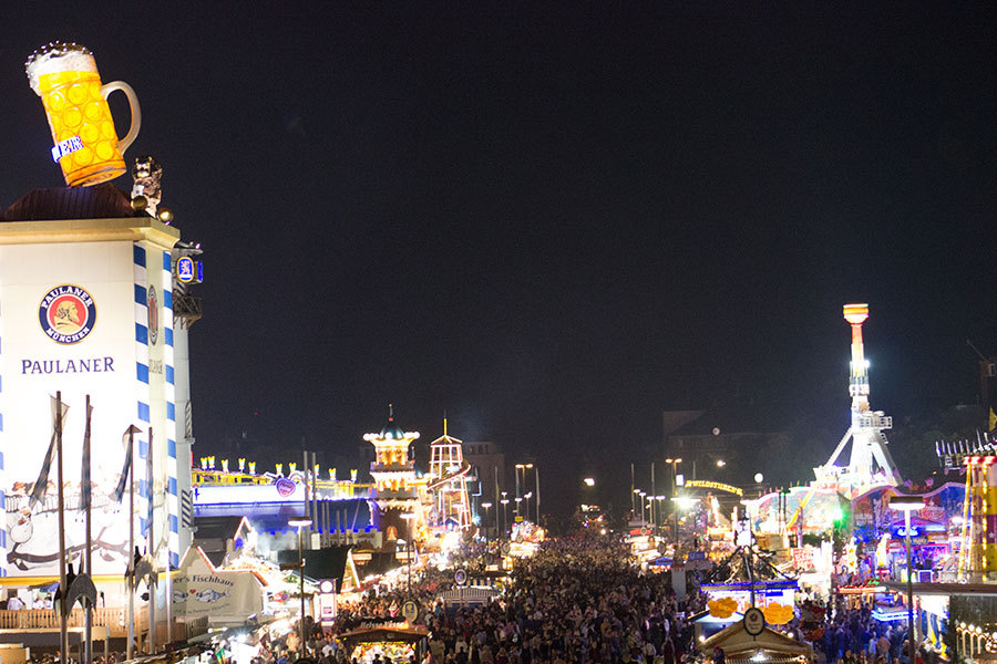 Stimmung Wiesn Oktoberfest bei Nacht, Stimmung auf dem Oktoberfest
