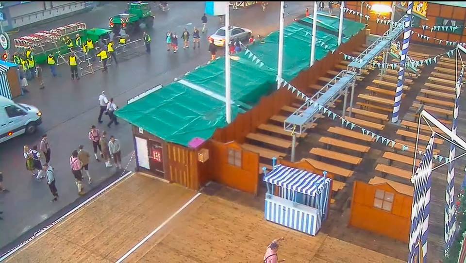 wiesn oktoberfest erste besucher vor den zelten, Aufzeichnung unserer Wiesn-Webcam um 5 Uhr Morgens