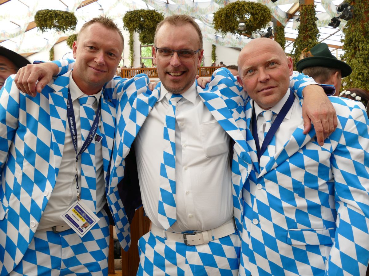 wiesn besucher oktoberfest 2015