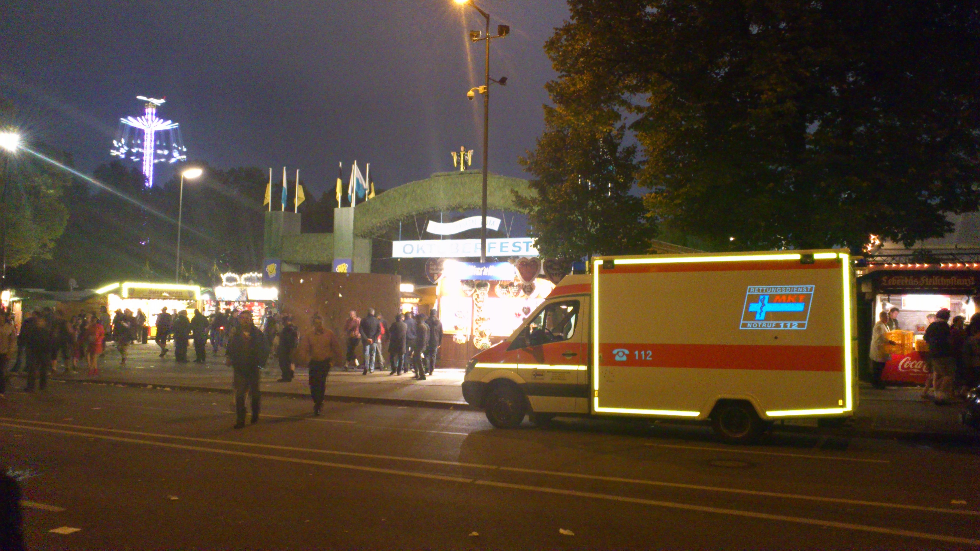 Ein MKT Rettungswagen auf dem Münchner Oktoberfest , MKT
