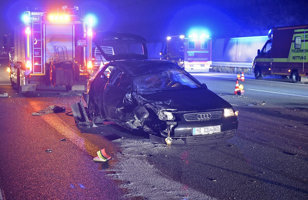 feuerwehr A9 unfall 3 autos 3 lkw Isarring, Symbolbild. - Foto: Berufsfeuerwehr München