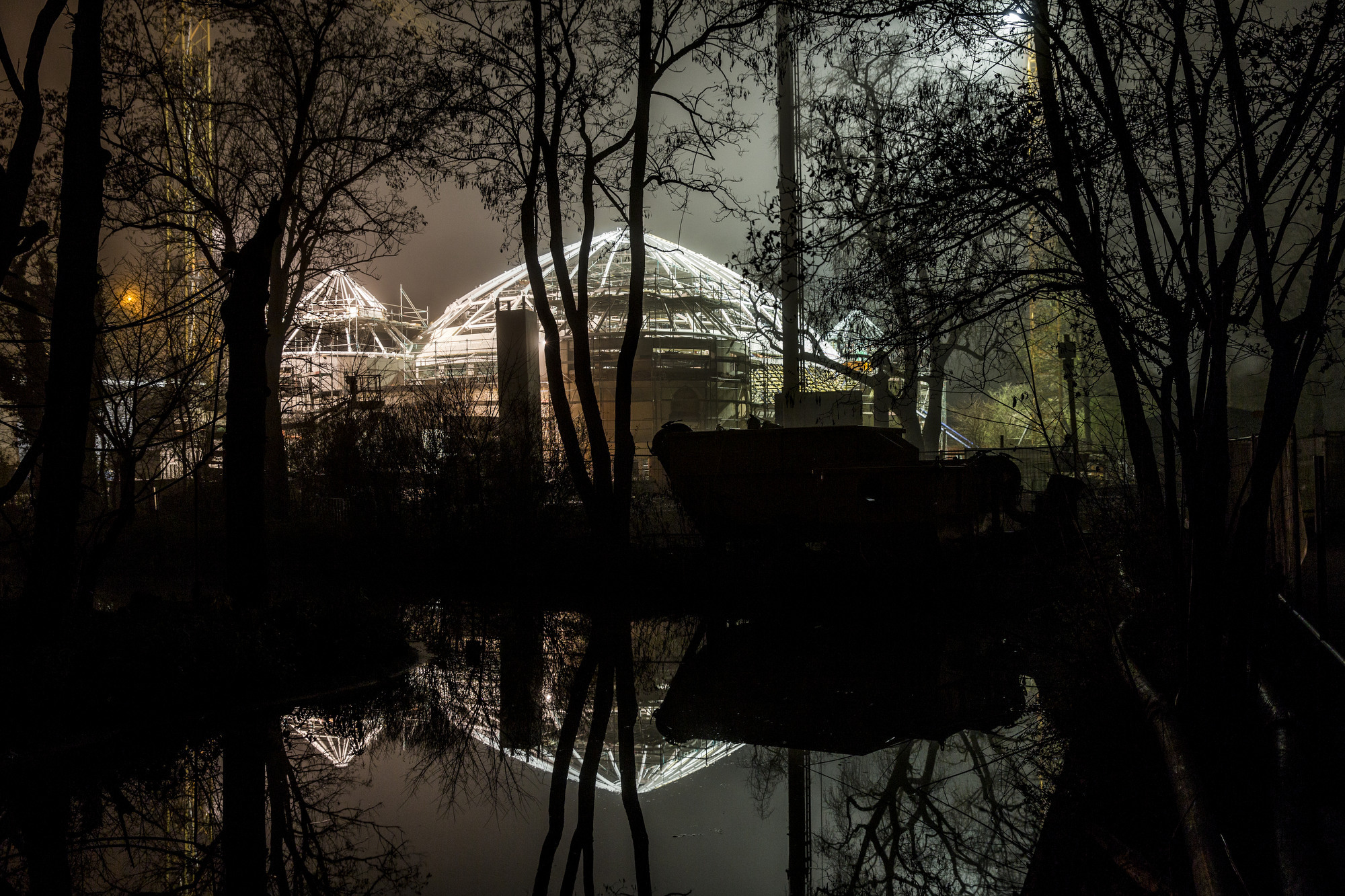 Gerüst des Elefantenhaus bei Nacht, Elefantenhaus bei Nacht - Foto: Tierpark Hellabrunn/Marc Müller
