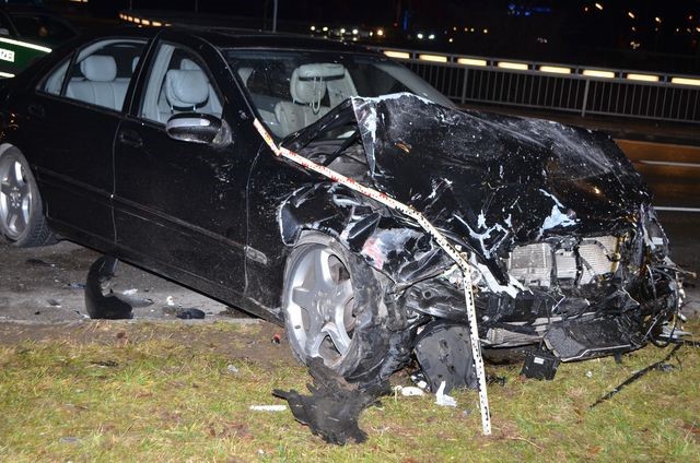 Der "schrottreife" Mercedes - Foto Polizei