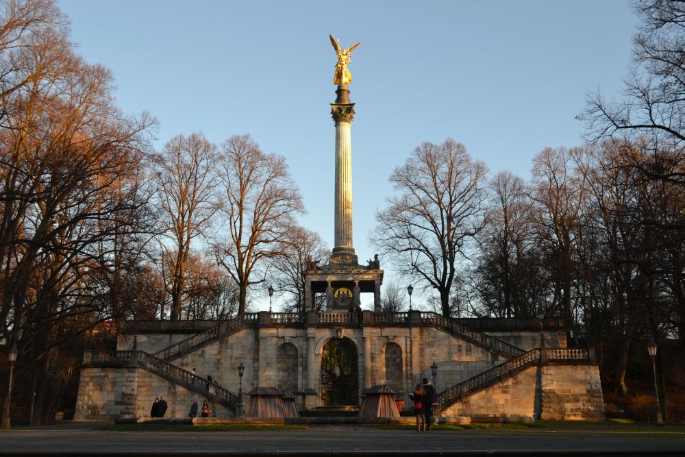 friedensengel mit podest in der prinzregentenstraße