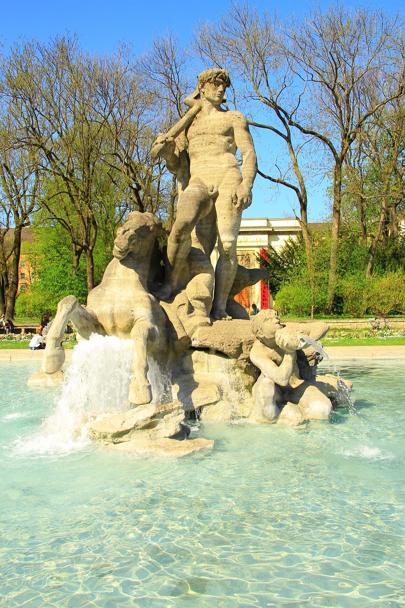 Neptunbrunnen im Alten Botanischen Garten, Der Neptunbrunnen ist ein wahrer Ruhequell im Herzen Münchens
