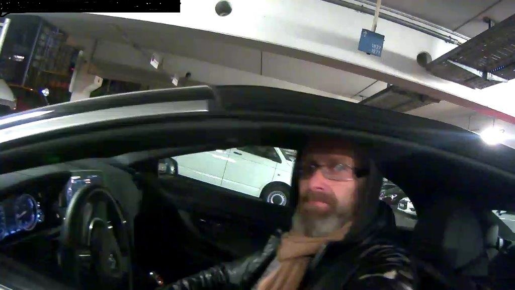 Fahndung: Älterer Mann im gestohlenen BMW, Polizeiinspektion Flughafen München