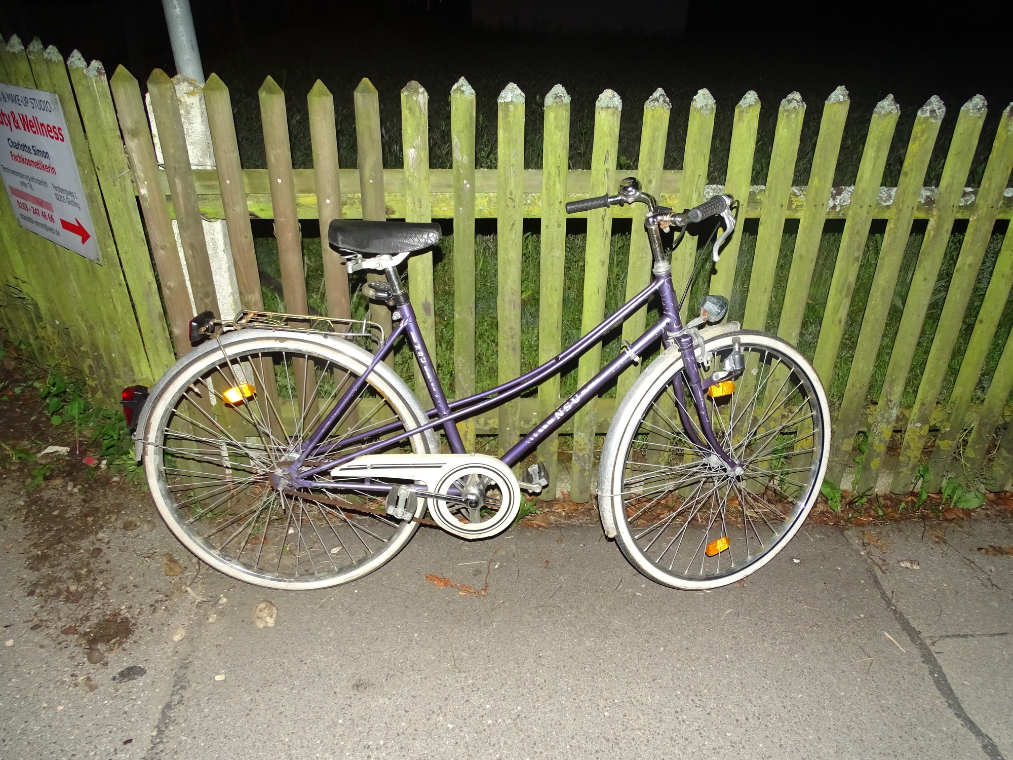 Täterinnen lassen Fahrrad am Tatort zurück, Foto: Polizei