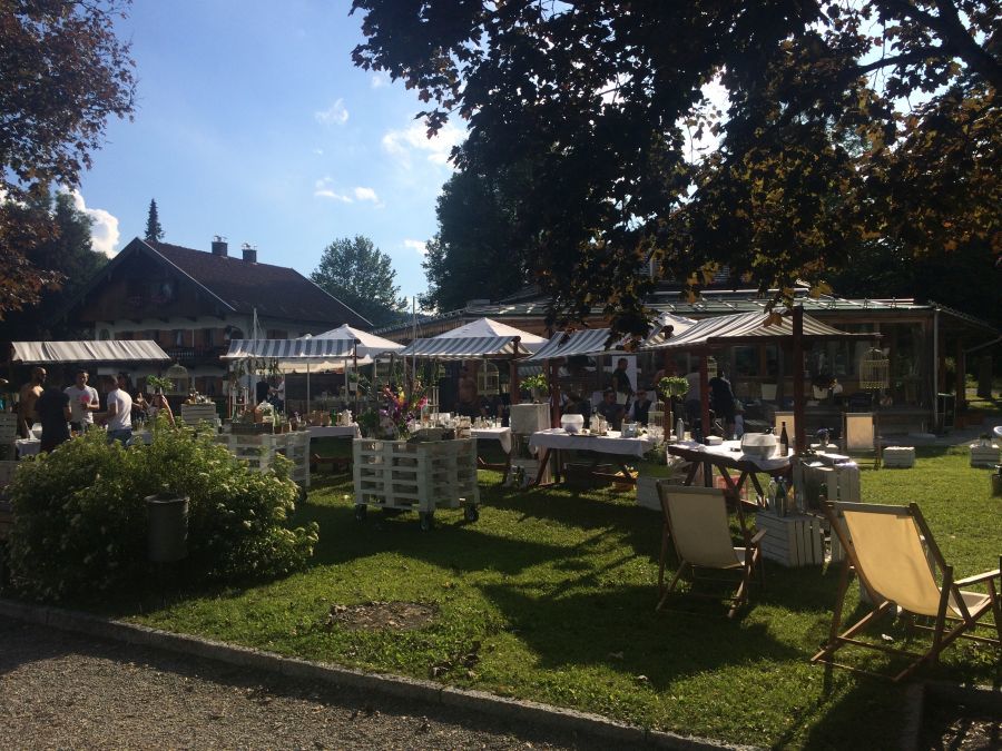 In traumhafter Kulisse gab es am Tegernsee die Cocktails mit saisonalen und regionalen Produkten.