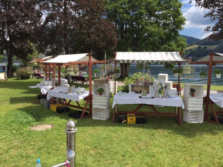 Tolle Kulisse und Traumwetter an den "Marktständen" des Foraging Days