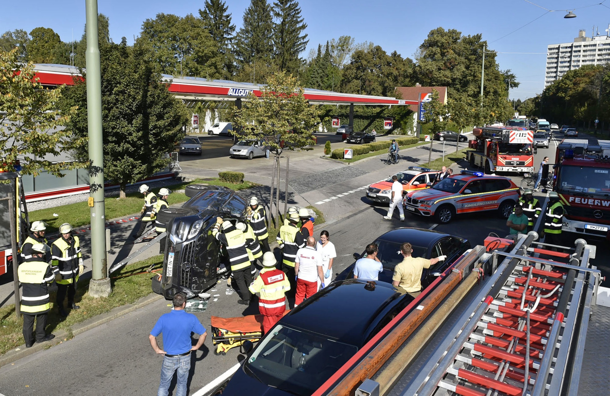 Unfall in der Chiemgaustraße - Foto: Berufsfeuerwehr München