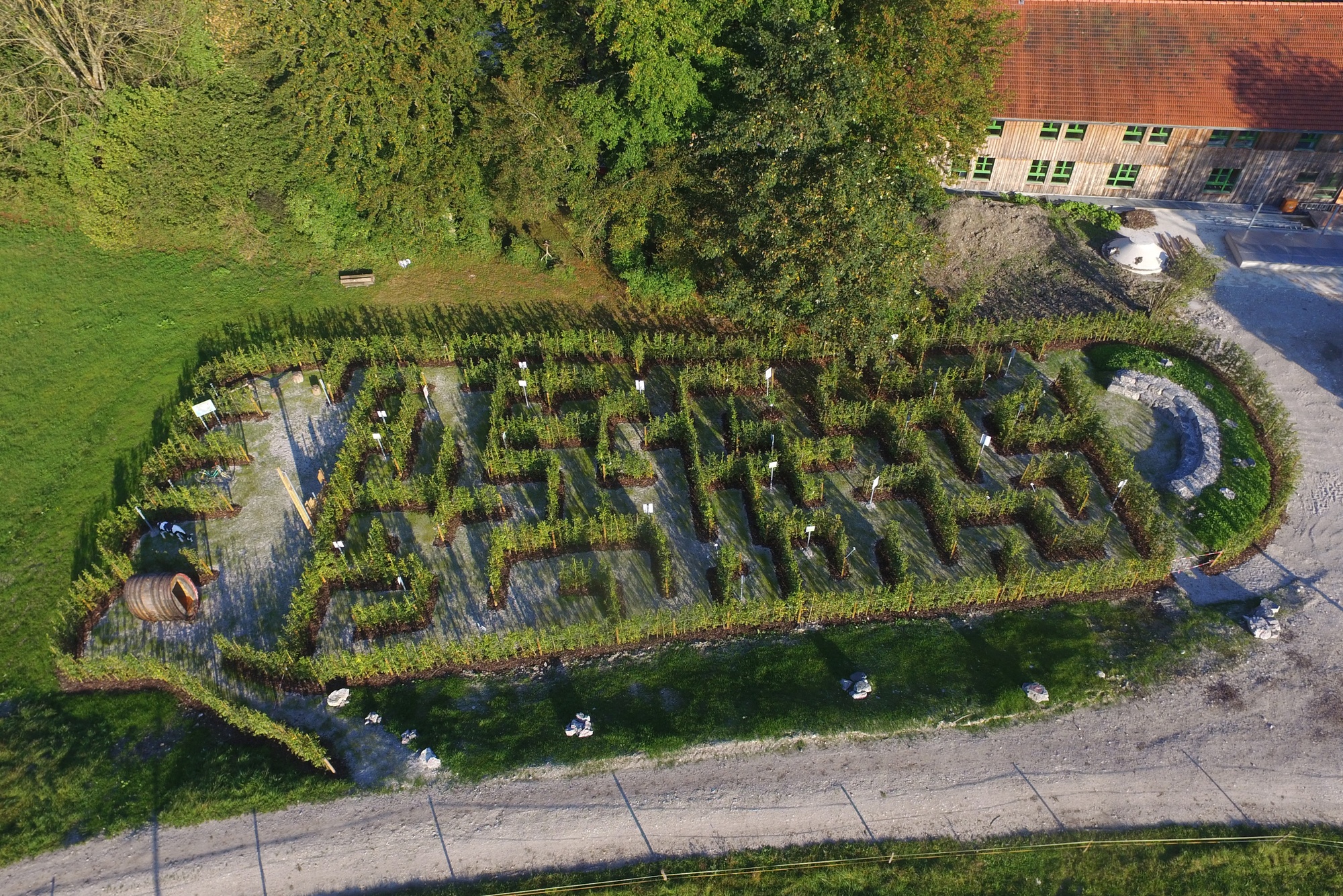 Das Labyrinth in Form eines ökologischen Fußabdrucks aus der Vogelperspektive., Foto:  Matthäus Krinner