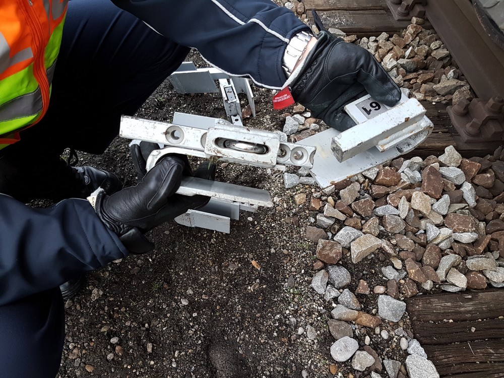 Die Bundespolizei und die Feuerwehr öffneten den verschlossenen Container um fünf Migranten zu befreien., Foto: Bundespolizei