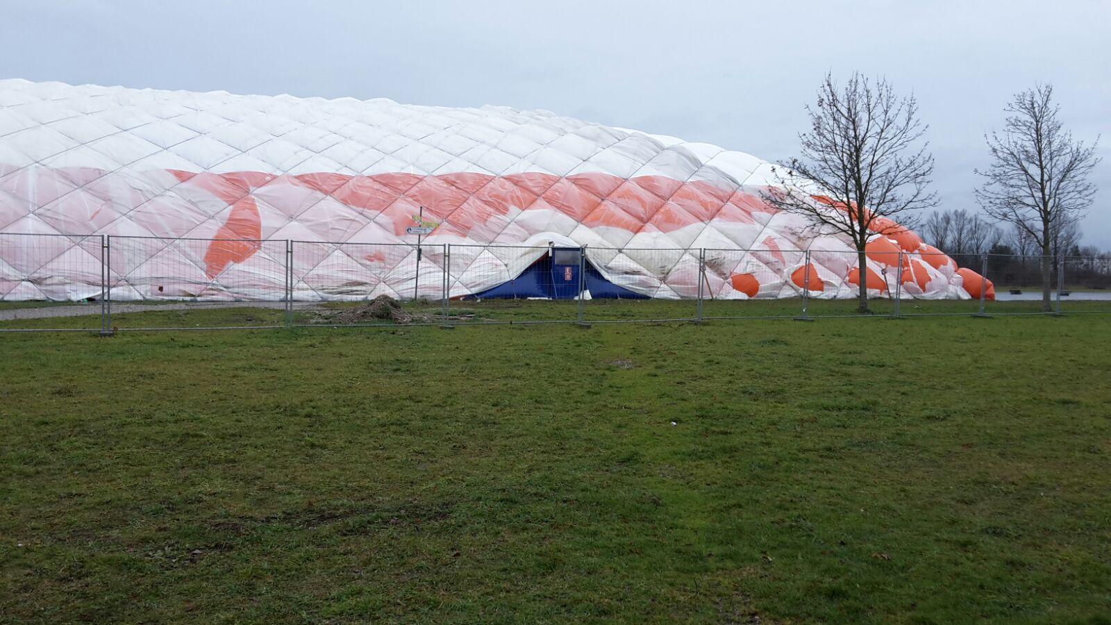 Traglufthalle Flüchtlingsunterkunft neubiberg, Traglufthalle in Neubiberg
