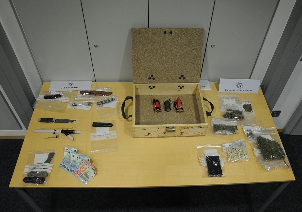 Fund bei 16-Jährigen - Polizeibider der Drogen, Waffen und Sprengvorrichtungen, Foto: Polizei