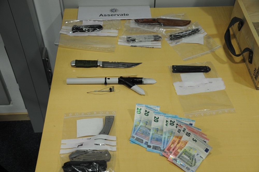 Fund bei 16-Jährigen - Polizeibider der Drogen, Waffen und Sprengvorrichtungen, Foto: Polizei