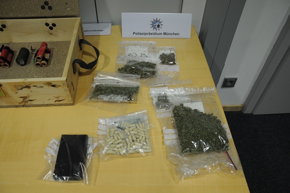 Fund bei 16-Jährigen - Polizeibider der Drogen, Waffen und Sprengvorrichtungen, Foto: Polizei