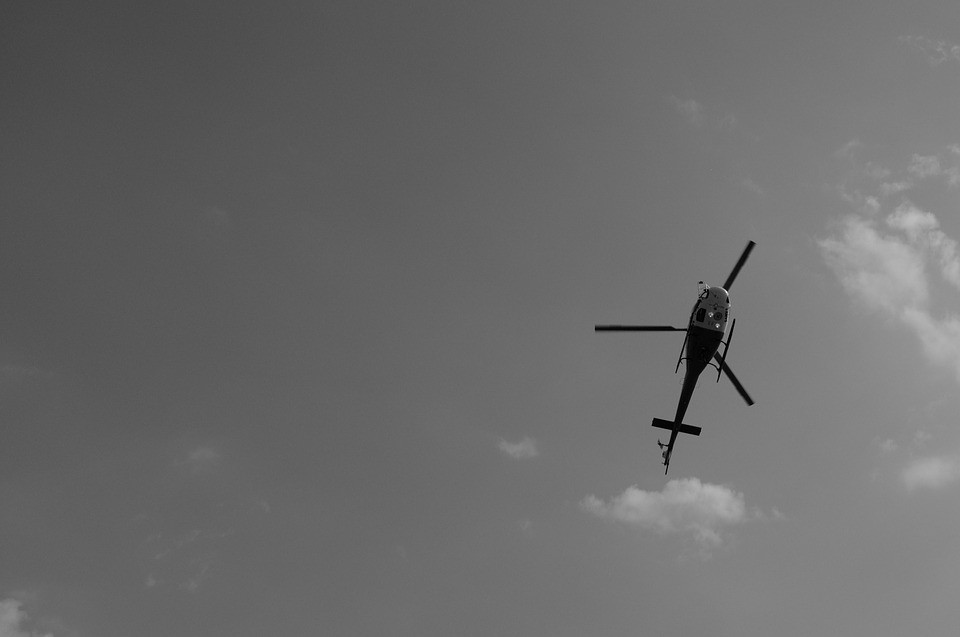 Hubschrauber im Flug, Symbolfoto