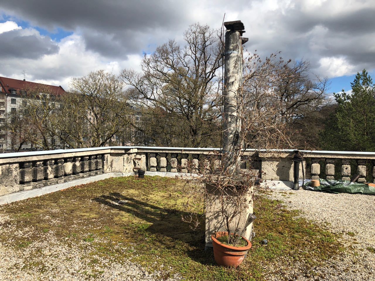 Das Maxwerk in München: Wird es eine Wirtschaft mit Biergarten? Ortsbegehung und Demo der Biergarten-Gegner.