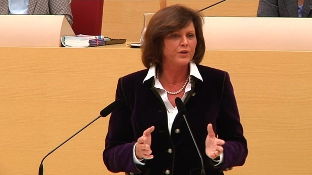 Wirtschaftsministerin Ilse Aigner spricht im bayerischen Landtag, Ilse Aigner im Landtag