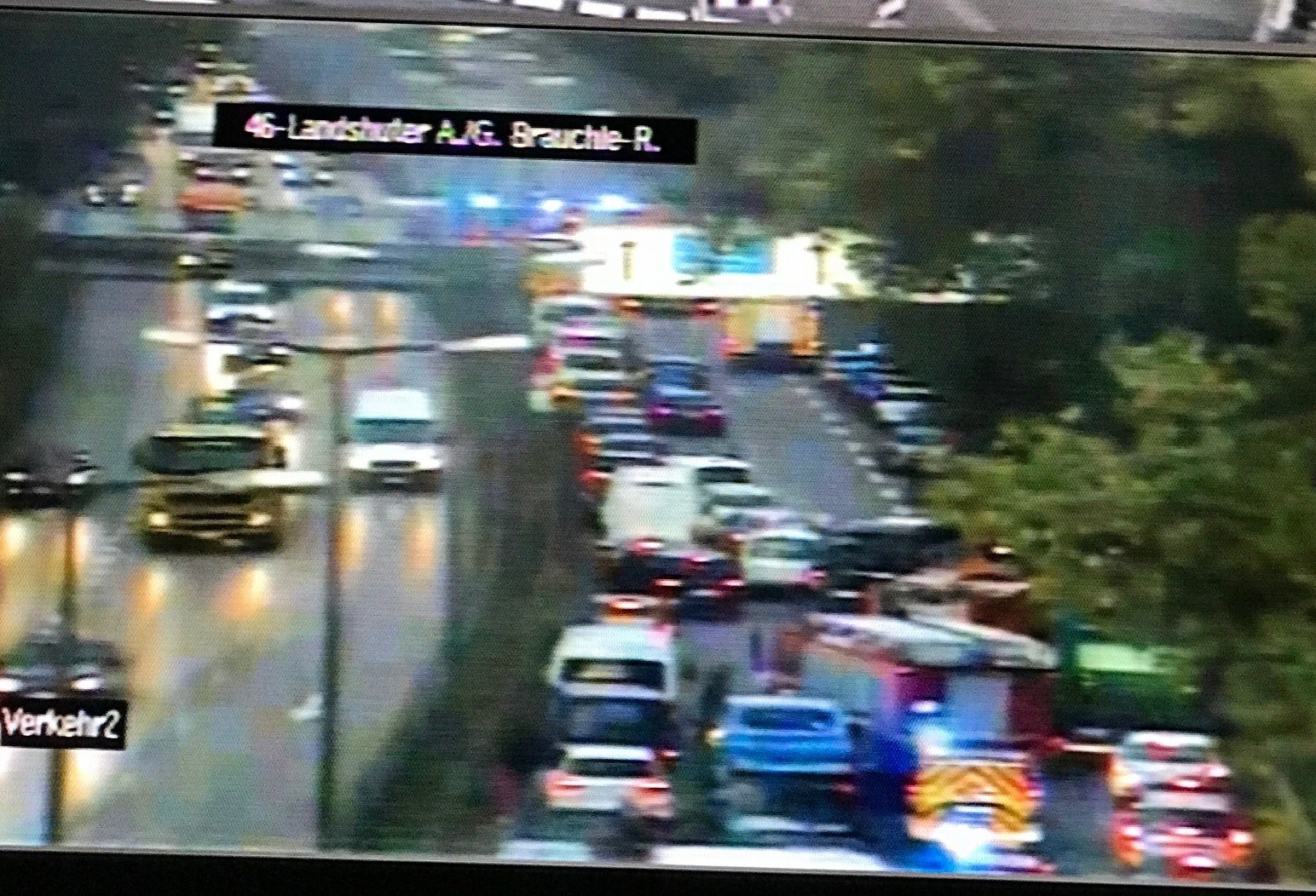Keine Rettungsgasse beim Unfall auf der Landshuter Allee, Foto: PPMUE