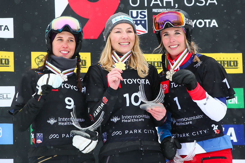 Selina Jörg mit der Goldmedaille, © FIS Snowboard