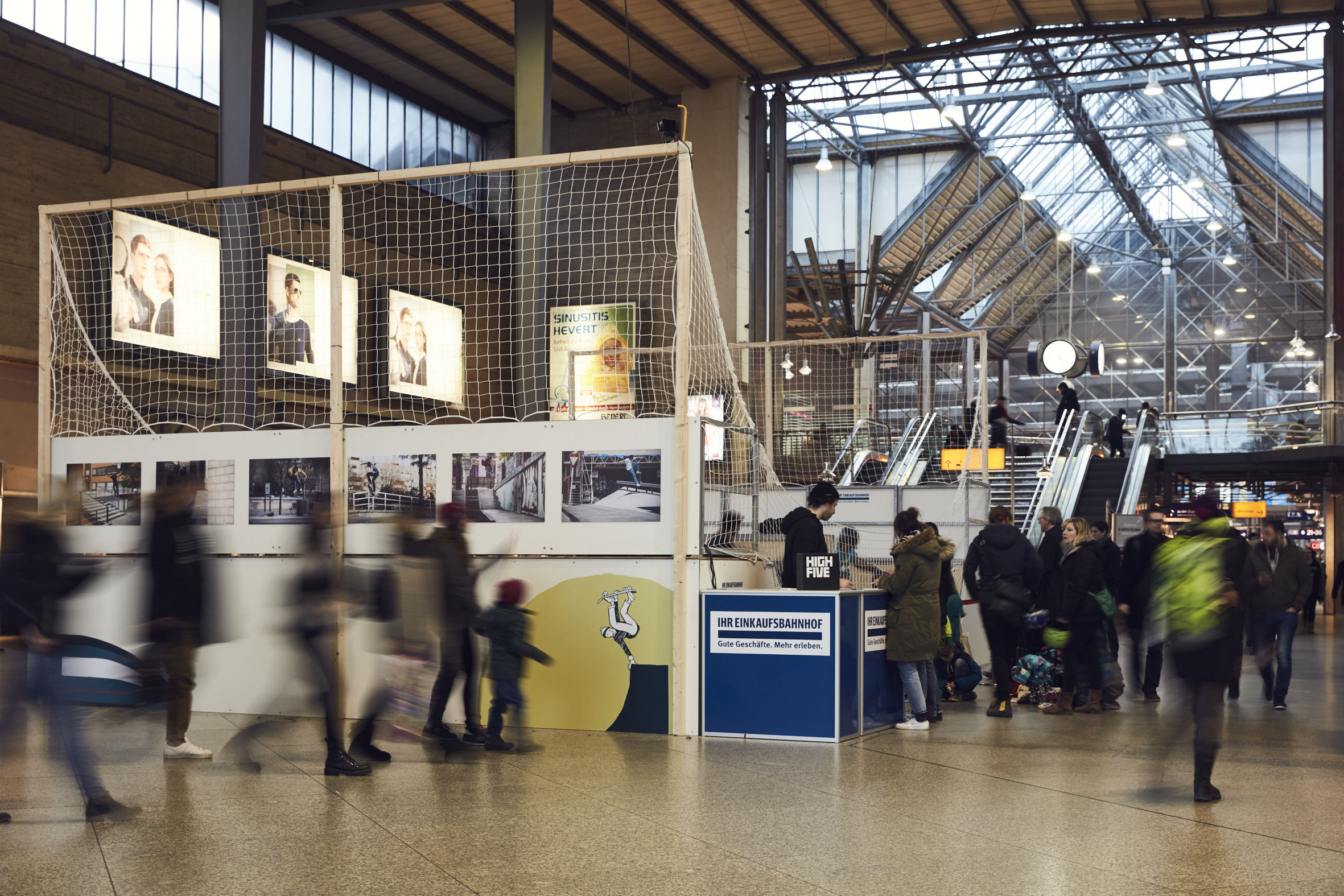 Miniramp in der Schalterhalle im Münchner Hauptbahnhof