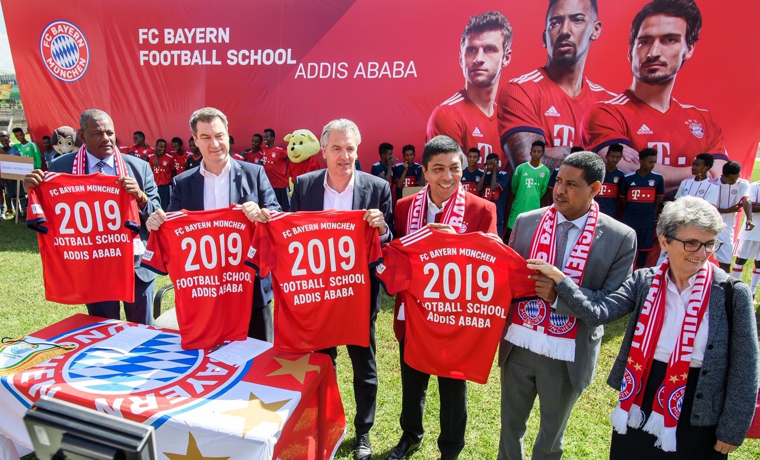 FC Bayern München eröffnet seine erste Fußballschule in Afrika münchen